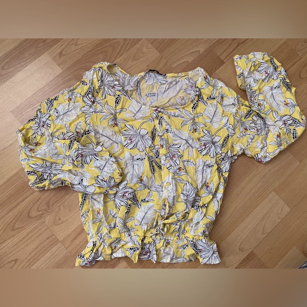 Yellowish cute blouse